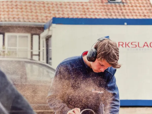 NoviBrickSystem bevestigt steenstrips mechanisch en remontabel